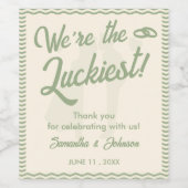 Modern Sage Green Wavy Stripe Wedding Wijn Etiket (Enkel label)