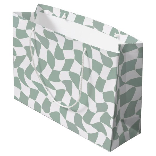 Modern Sage Green & White Wavy Checkerboard Groot Cadeauzakje (Achterkant Gekanteld)