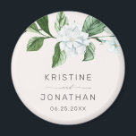 Modern Sage Greenery Wreath White Floral Wedding Magneet<br><div class="desc">Deze elegante botanische florale bruinkoolmagneet is voorzien van handbeschilderde waterverf groen met witte magnolia bloemen. Personaliseer je naam en trouwdatum. Ontworpen door Susan Coffey.</div>