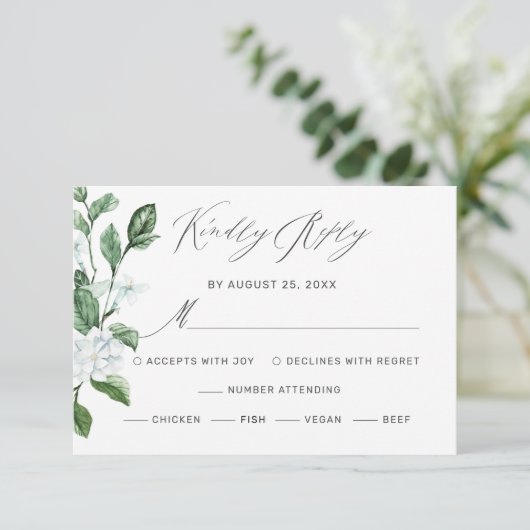 Modern Sage Greenery Wreath White Floral Wedding RSVP Kaartje (Staand voorkant)
