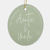 Modern Sage Groen Eerste Kerstmis Tante Oom Keramisch Ornament (Links)