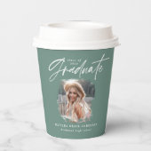 Modern sage groen script foto elegant afstuderen papieren bekers (Achterkant)