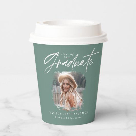 Modern sage groen script foto elegant afstuderen papieren bekers (Achterkant)