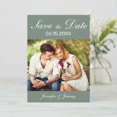 Modern Sage Groen Wit Script Foto Bruiloft Save The Date (Staand voorkant)
