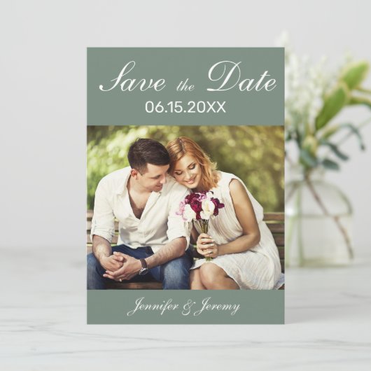 Modern Sage Groen Wit Script Foto Bruiloft Save The Date (Staand voorkant)