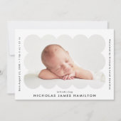 Modern Scalloped Photo Lijst Birth Aankondiging (Voorkant)