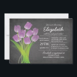 Modern schoolbord Paarse Tulp Vrijgezellenfeest Kaart<br><div class="desc">Modern Chalkboard Paarse Tulp Bruids Douche uitnodiging met een populaire krijtbord achtergrond met een  boeket van mooie Paarse tulpen. Perfecte eigentijdse bruidsdoucheuitnodiging voor een vrijgezellenfeest in het voorjaar of de zomer.</div>
