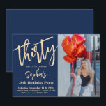 Modern Script 30th Birthday Party Foto Kaart<br><div class="desc">Modern Script 30th Birthday Party Uitnodigingen "Turning 30 is nog nooit zo chique geweest! Maak van uw mijlpaal verjaardag een onvergetelijke met onze Bold Typography Blue Modern 30th Birthday Party uitnodiging. Wees uniek, wees moedig, wees JIJ! 🌸 Den Haag Pak nu je Bold Typography Blue uitnodiging! 💌 #30thBirthday #BirthdayInvitation"Uitnodigingen voor...</div>