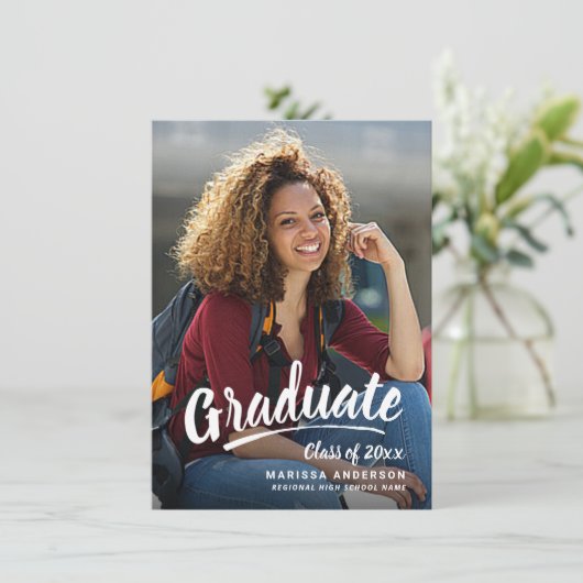 Modern Script Afstuderen 2-zijdig fotofeest Aankondiging (Staand voorkant)