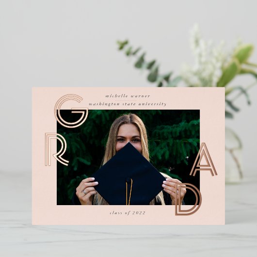 Modern Script Afstuderen Aankondiging Folie Kaart (Staand Voorkant)