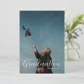Modern Script Afstuderen Photo Invitation Kaart (Staand voorkant)