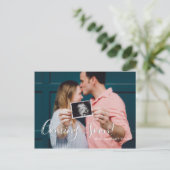 Modern script binnenkort in de zwangerschap aankondigingskaart (Staand voorkant)