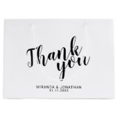 Modern Script Black and White Wedding Favor Groot Cadeauzakje (Voorkant)