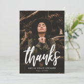 Modern Script Black en White Photo Afstuderen Bedankkaart (Staand voorkant)