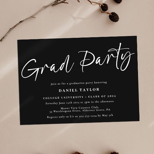 Modern Script Black White Graduparty Kaart
