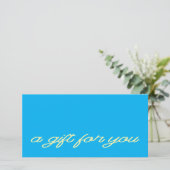 Modern Script Blauwe QR Code Cadeaubon (Staand voorkant)