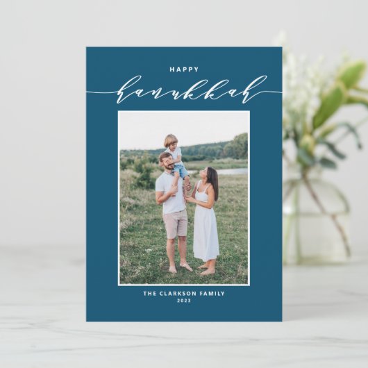 Modern Script Blue Happy Hanukkah Foto Feestdagenkaart (Staand voorkant)