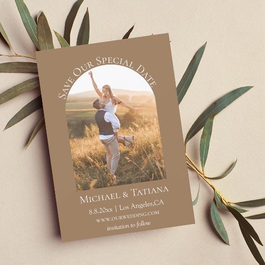 Modern script boho boog foto bruin terracotta save the date