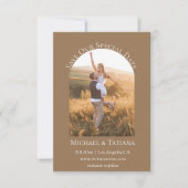 Modern script boho boog foto bruin terracotta save the date (Voorkant)