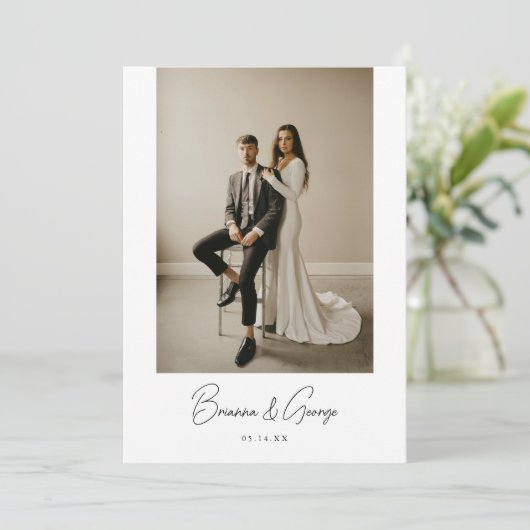 Modern Script Bride & Groom Names Wedding Photo Bedankkaart (Staand voorkant)