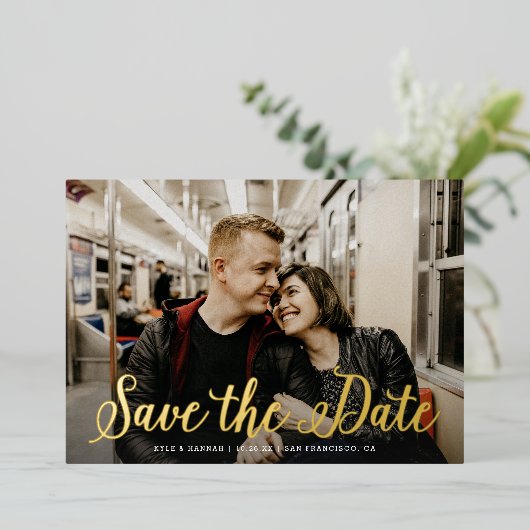Modern Script bruiloft Folie Save the Date Kaart (Staand Voorkant)