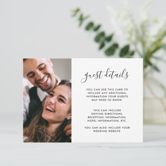 Modern Script Bruiloft Gast Details Foto Zwart Informatiekaartje (Staand voorkant)