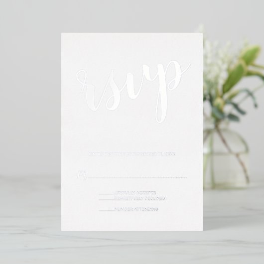 Modern Script Bruiloft RSVP Zilver Folie Uitnodiging (Staand Voorkant)