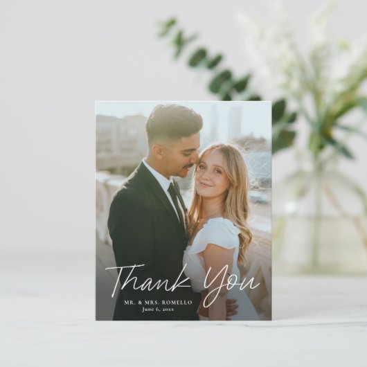 Modern Script Budget Foto Bruiloft Dank u Kaart (Staand voorkant)