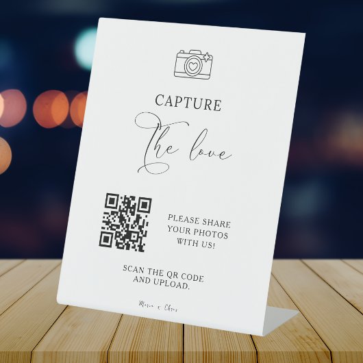 Modern Script Capture The Love QR-code Bruiloft Reclamebord Met Voetstuk