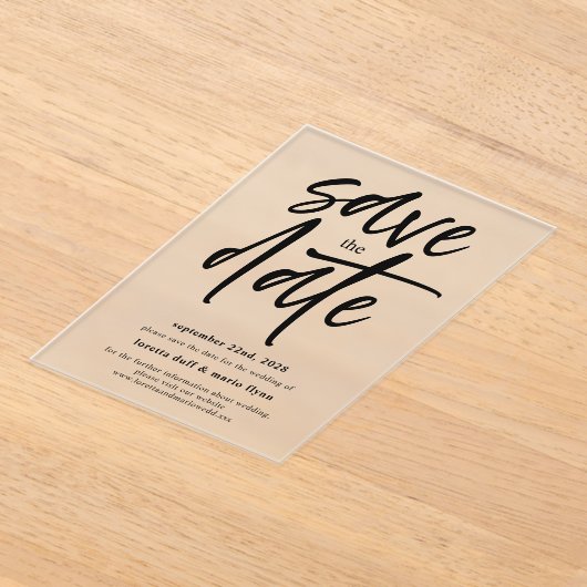 Modern Script De datum opslaan Frosted Acryl Uitnodigingen (Laagn)