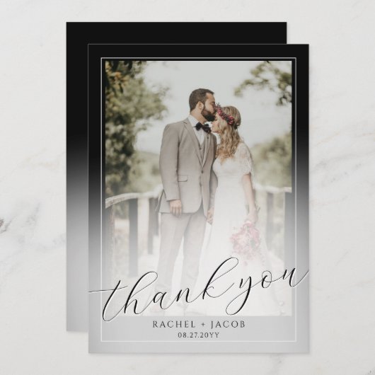 Modern Script Donkerrood 2-foto bruiloft dank u Bedankkaart (Voorkant / Achterkant)