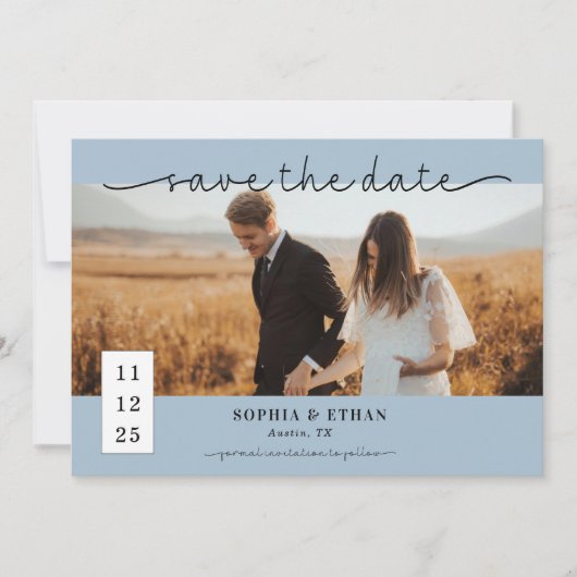 Modern Script Dusty Blue Fotobruiloft Save The Date (Voorkant)
