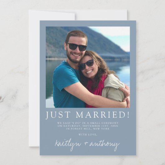 Modern Script Dusty Blue Minimalistic Wedding Aankondiging (Voorkant)