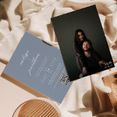 Modern Script Dusty Blue Monogram QR-code Bruiloft Kaart