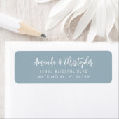 Modern Script Dusty Blue Wedding Retouradres Etiket (Insitu)