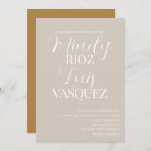 Modern Script Earthy Beige Tan Wedding Uitnodiging (Voorkant / Achterkant)