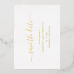 Modern Script Eenvoudig Elegant Bruiloft Bewaar de Folie Uitnodiging<br><div class="desc">Eenvoudige bruiloft niet-foto Sla de Date-kaart op met een schoon en minimalistisch design met een elegante aanraking met "save the date" in script met een wasbeurt. Alle tekst aan de voorkant is in echte gouden folie. Een modern Sparen de Datum zonder afbeeldingen die prachtig met om het even welke stijl...</div>