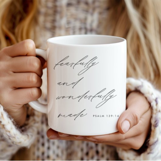 Modern script, eerlijk en netjes gemaakt koffiemok