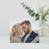 Modern script elegant bruiloft aankondigingskaart (Staand voorkant)