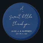 Modern script Elegant bruiloft Dank u Magneet<br><div class="desc">Deel je dankbaarheid met een geschenk waar ze van zullen houden. Onze gepersonaliseerde bruiloft dank u stickers zijn de perfecte manier om uw speciale dag te herdenken, terwijl het bedanken van uw gasten voor een deel van het. Geef je gasten een mooie, praktische herinnering aan de liefde en vreugde die...</div>