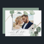 Modern script elegant  foto eucalyptus inv kaart<br><div class="desc">Moderne script elegant  foto eucalyptus bruiloft,  behalve de datum.</div>