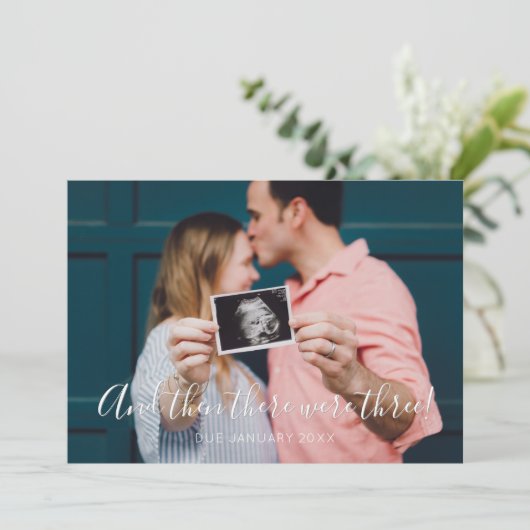 Modern script en toen waren er drie zwangerschap aankondiging (Staand voorkant)