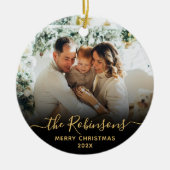 Modern Script Familienaam Foto Vrolijk Kerstfeest Keramisch Ornament (Voorkant)