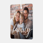 Modern Script Family Photo Christmas Personalized Metalen Ornament (Voorkant links)