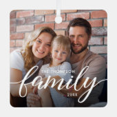 Modern Script Family Photo Christmas Personalized Metalen Ornament (Voorkant)