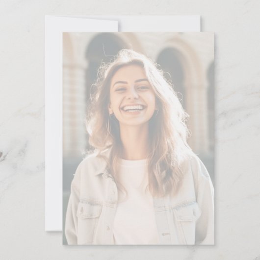 Modern Script Faux Vellum Overlay Photo Afstuderen Aankondiging (Achterkant)