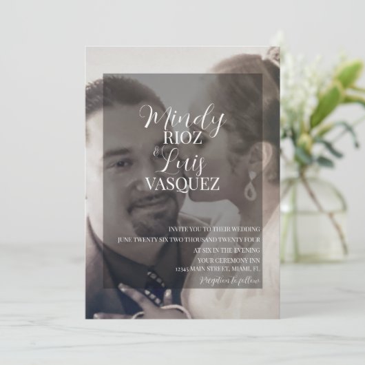 Modern Script Faux Velum Transparent Photo Wedding Kaart (Staand voorkant)