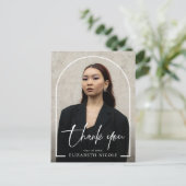 Modern Script Foto Boog Afstudeer Dankjewel Briefkaart (Staand voorkant)