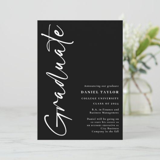 Modern Script Foto Zwart Afstuderen Aankondiging (Staand voorkant)