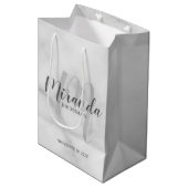 Modern Script gepersonaliseerd bruidsmeisje wit ma Medium Cadeauzakje (Voorkant Gekanteld)